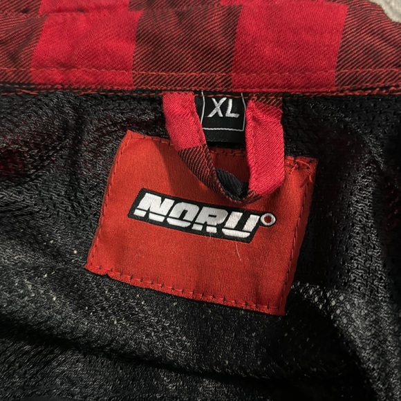 Noru red and black checkered riding shirt with armor men’s sz XL - Picture 4 of 10